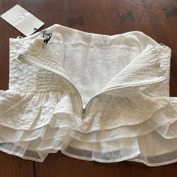 NEW KLESIS strapless top. Jacquard. Ruffles. White. Small. NWT - Picture 4 of 6